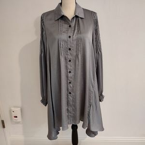 Que Cardigan Tunic Top Button Down High-Low Silver Slinky Shiny Gray Siz…